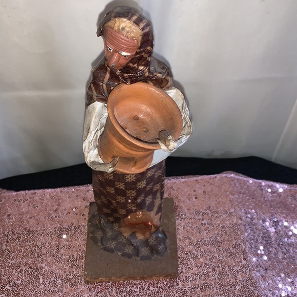 Vintage Older Village Woman Carrying Mud Clay Pot Women Made In Paper Mache EUC - Picture 6 of 11